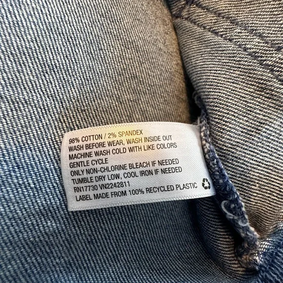 BUNDLE TO SAVE 💕 Jean Jacket - Picture 3 of 8